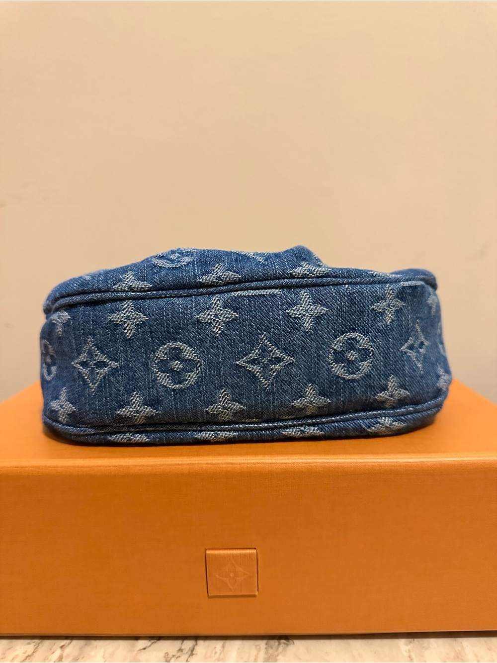 Louis Vuitton Pochette Valley in Denim Monogram - Picture 5 of 14